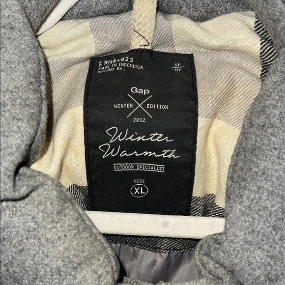 Vintage 2012 GAP Gray Chevron Quilted Vest Size XL - Picture 2 of 6